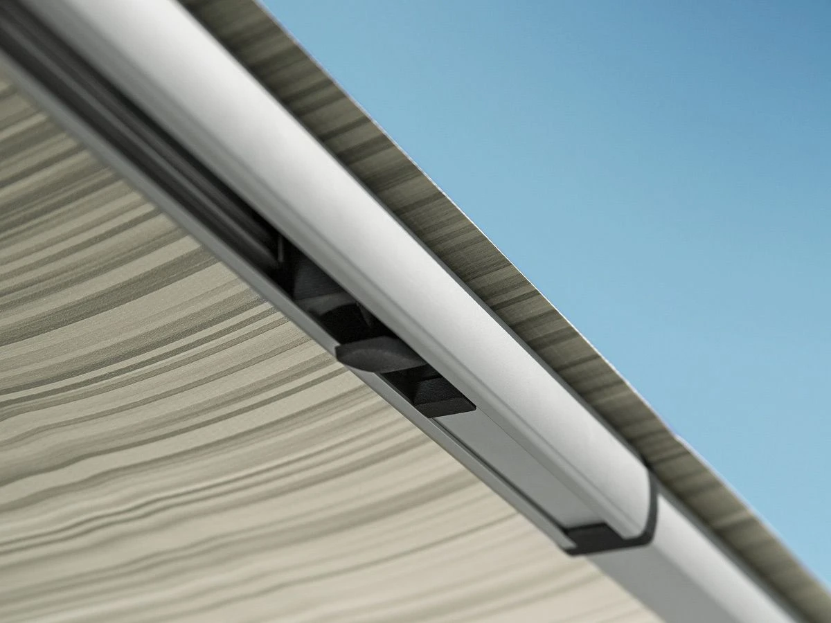 Thule Omnistor 1200 550 Sapphire Blue Sackmarkise 6 Thule Omnistor 1200 550 Sapphire Blue Sackmarkise – Bild 4